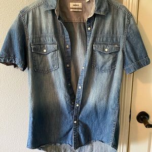 Thin jean, short sleeve button up.